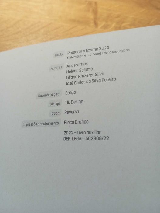 Livros Preparar Exames 12ºano MAT A e PORT (Valor cada)