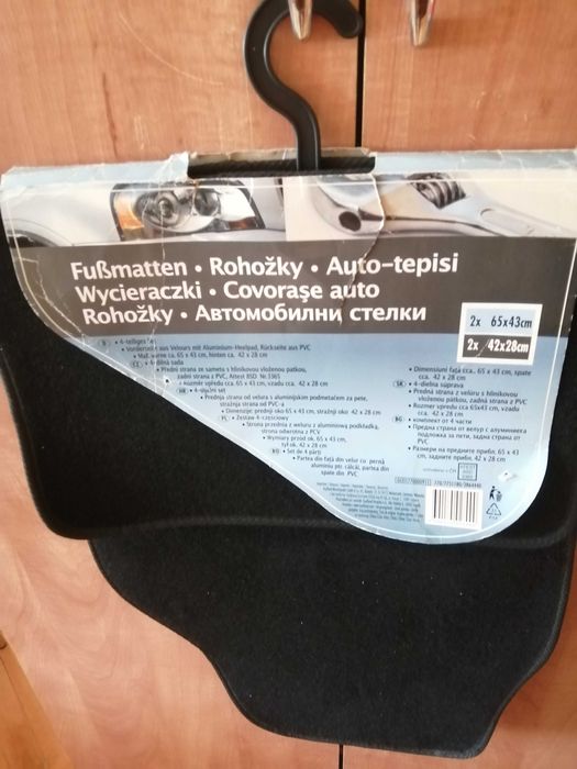 Sprzedam 3 chodniczki i do samochodu 1 komplet