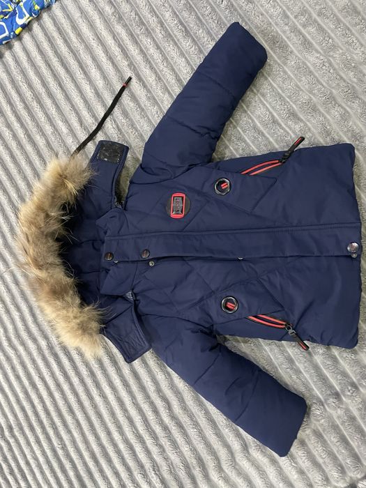 Продам детскую зимнюю курточку пуховик