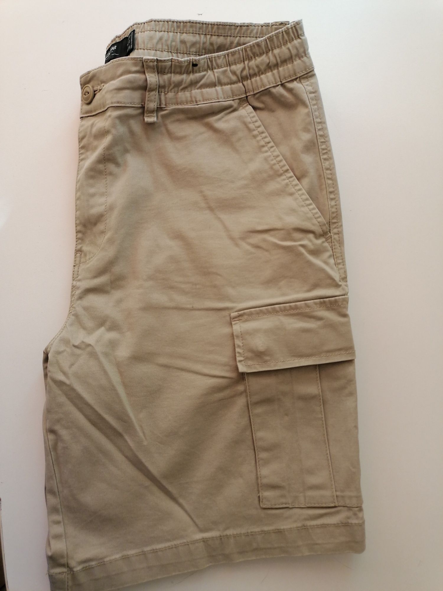 Calções bejes da Pull & Bear