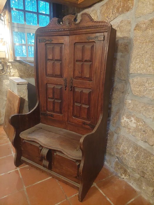 Banco arca com costas em armário