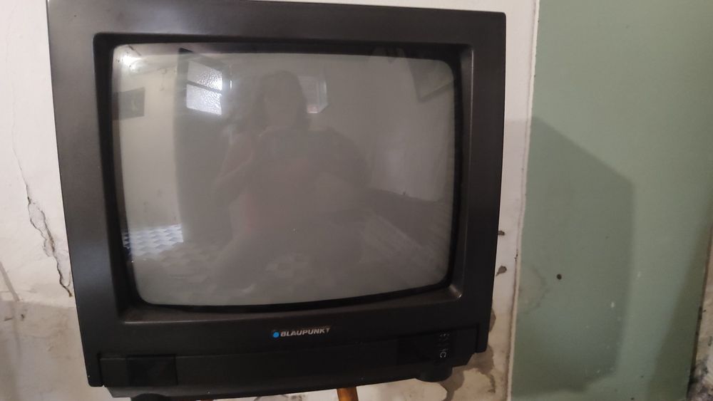 TV preta antiga marca Blaukante