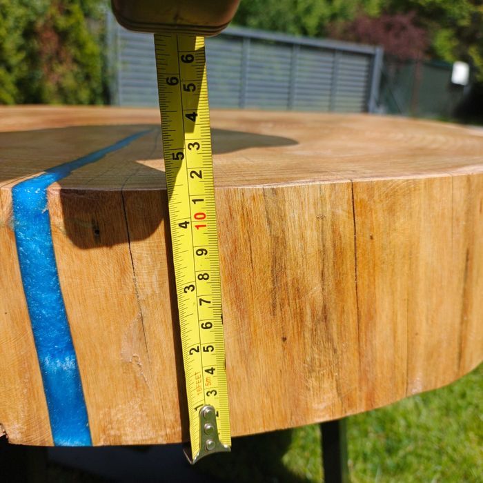 Stolik z litego drewna , plastra z żywicą