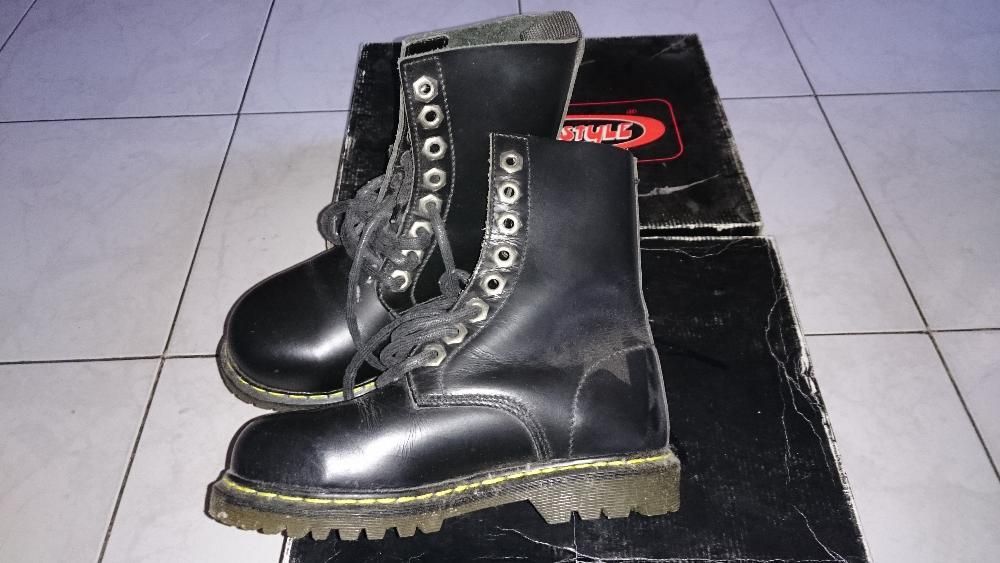 Botas Biqueira Aço Novas Nunca Usadas Novas Numero 34 Tipo DR. MARTENS