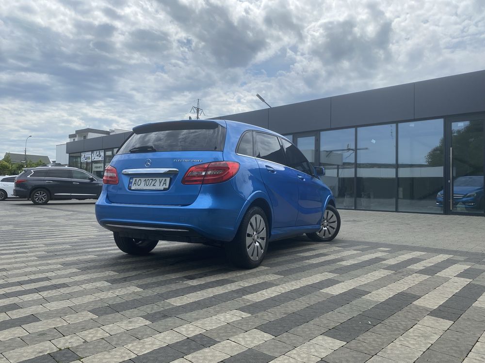 Mercedes-Benz B 250e