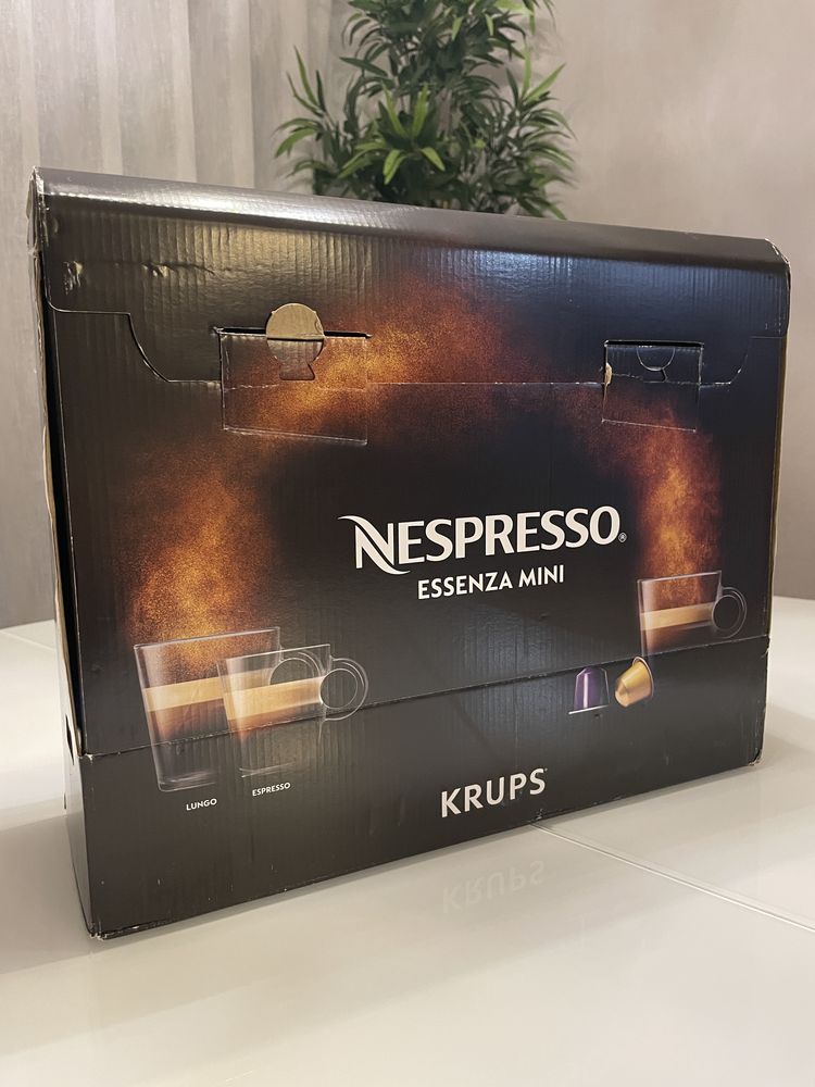 Máquina Café Nespresso Essenza Mini (novo)