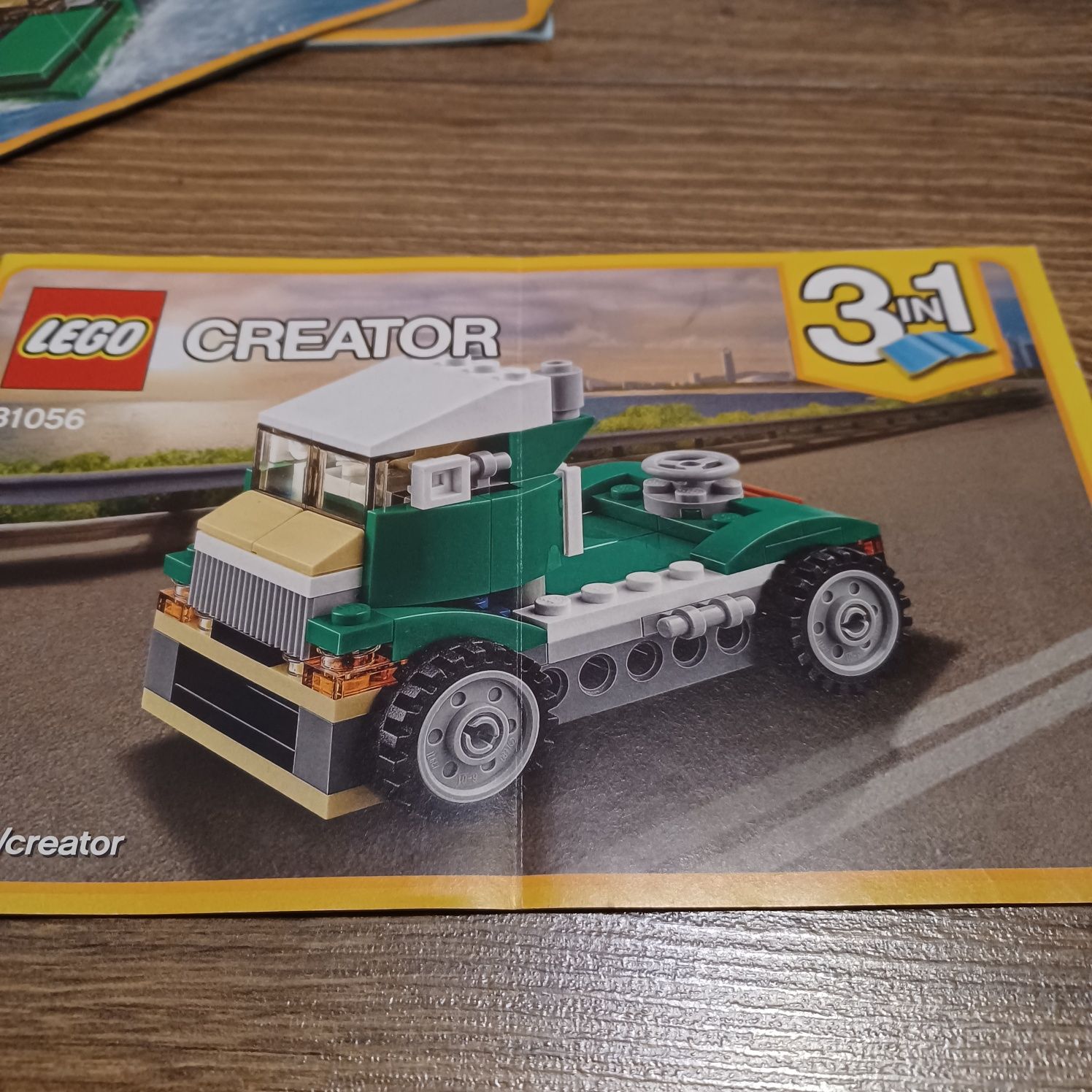 Lego creator 31056