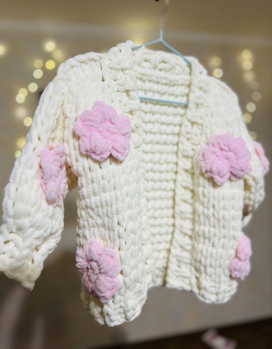 Дитячий плюшевий кардиган з обʼємними квітами