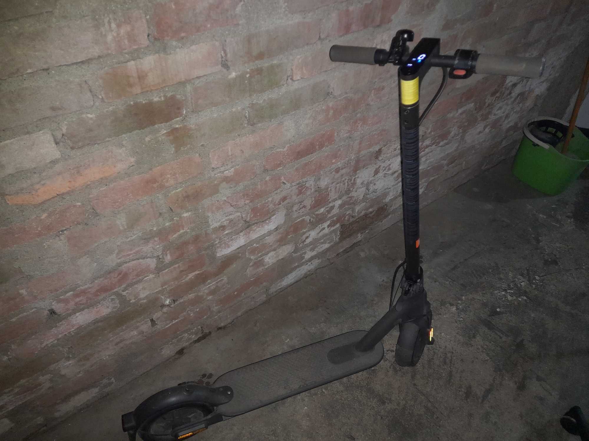Trotinete elétrica xiaomi ainda com os plasticos