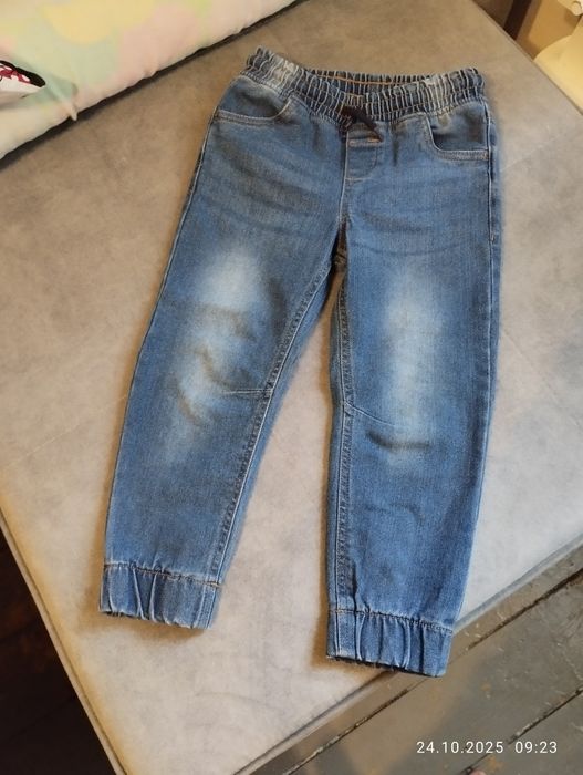 Spodnie jeansowe dla chłopca 104