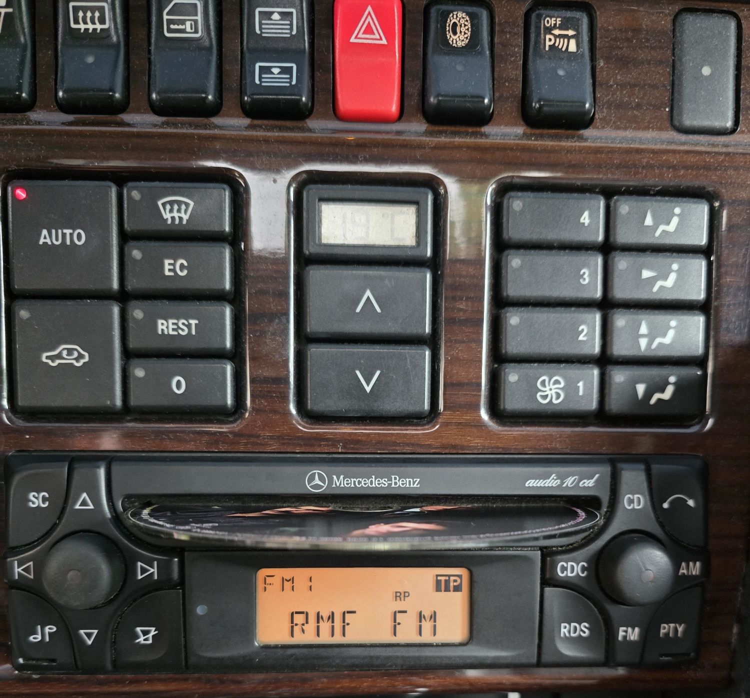 Mercedes Radio CD w168 w140 w124 R129 w202 w210 w126