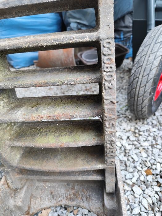 Wpust uliczny ściekowy kratka ściekowa C250 25t ton