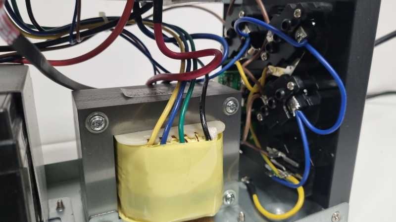 Блок безперебійного живлення Вольт 1200Ва без АКБ