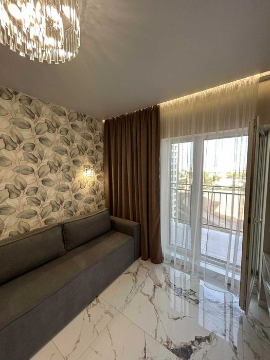 Продам. Квартиру в 61 жемчужине на Краснова. Средний этаж.