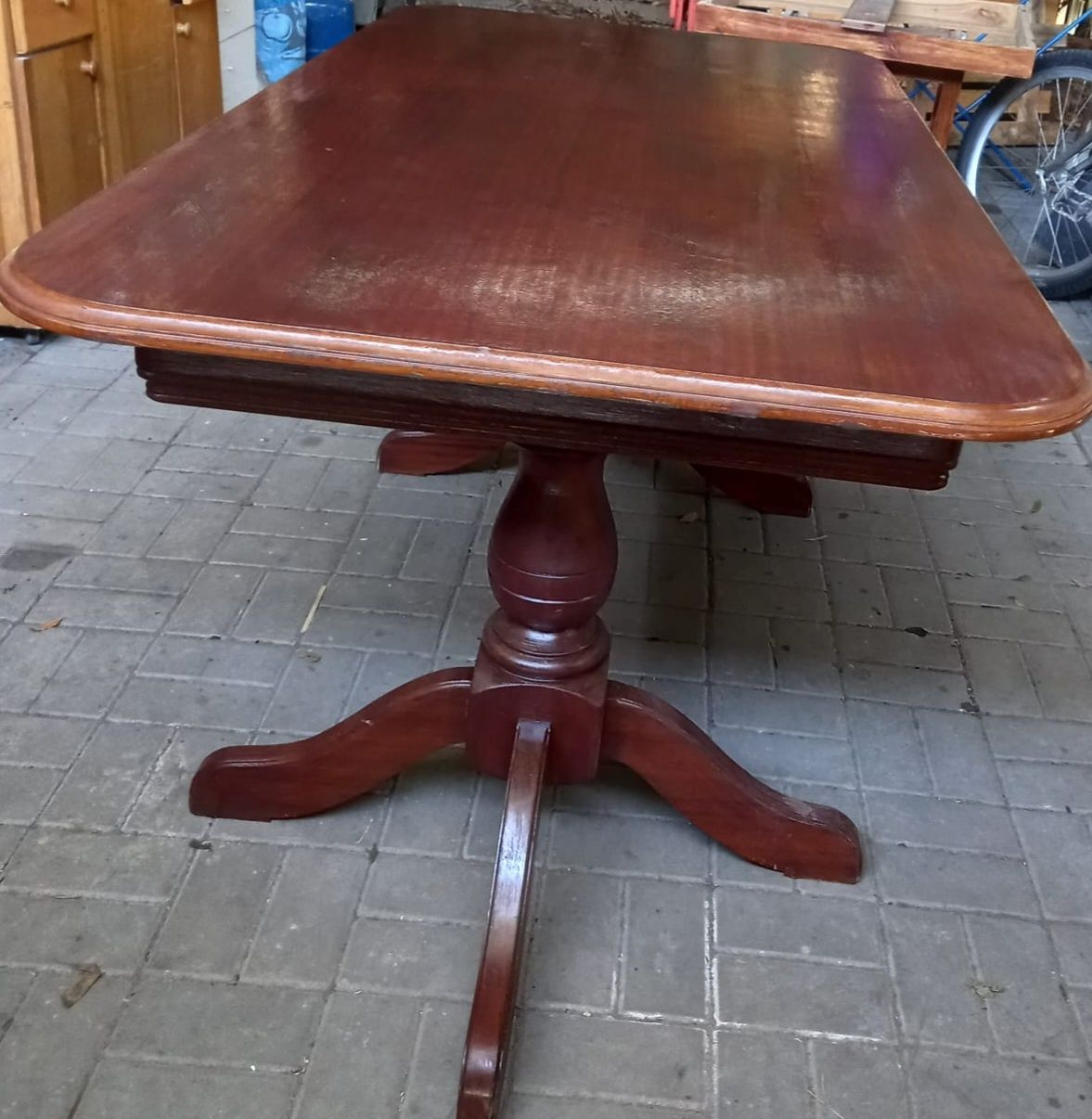 Mesa em madeira maciça