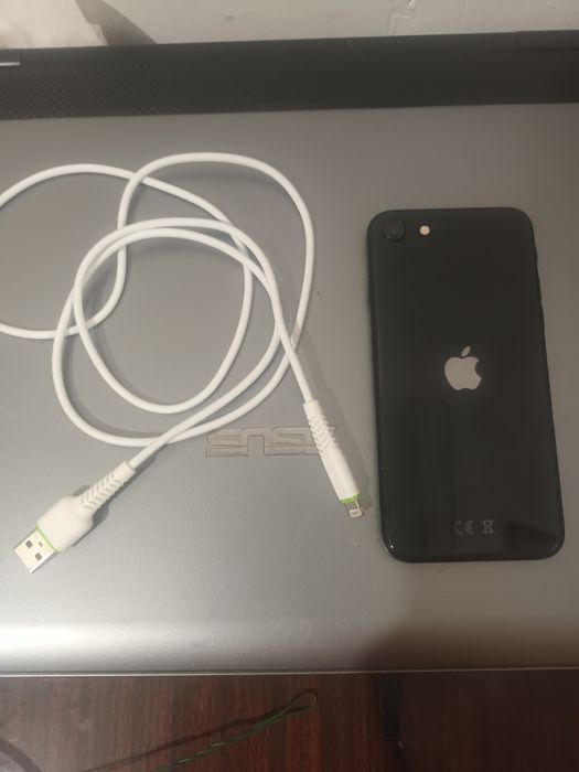 Продам IPhone SE