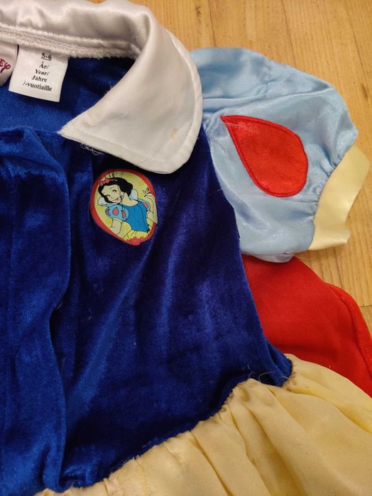 Śnieżka 5-6/110-116/strój sukienka/nie śpiąca królewna/Księżniczka/bal