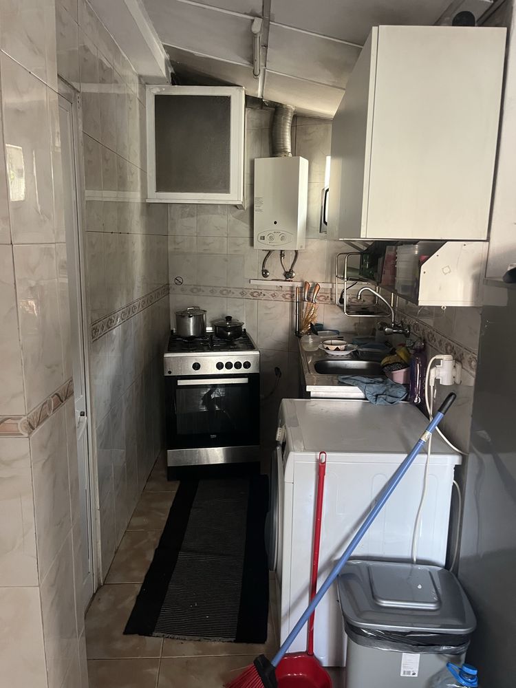 Alugo quarto em Famões T2/Casa – ambiente sossegado, entrada imediata