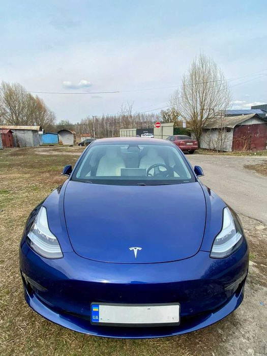 Авто Tesla model 3