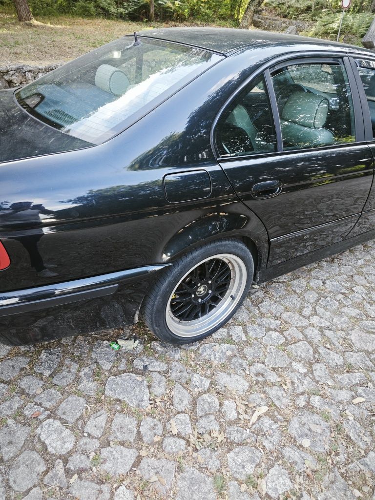 BMW E39 523i sedan