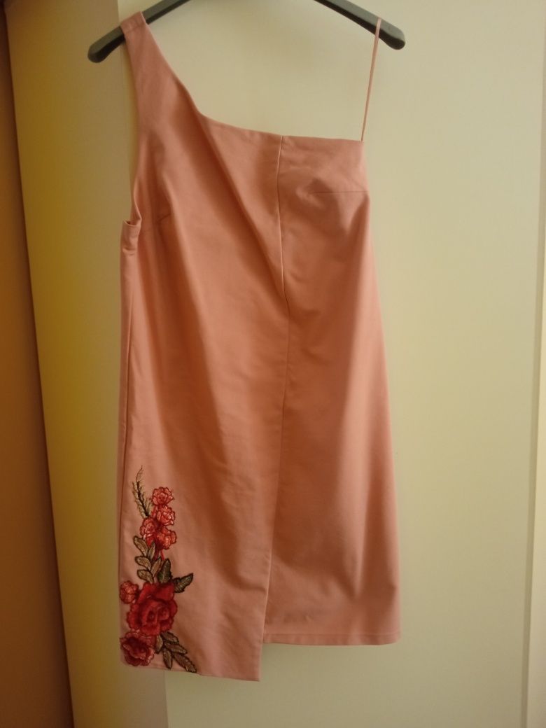 Sukienka Zara S brudny róż na jedno ramię asymetryczna