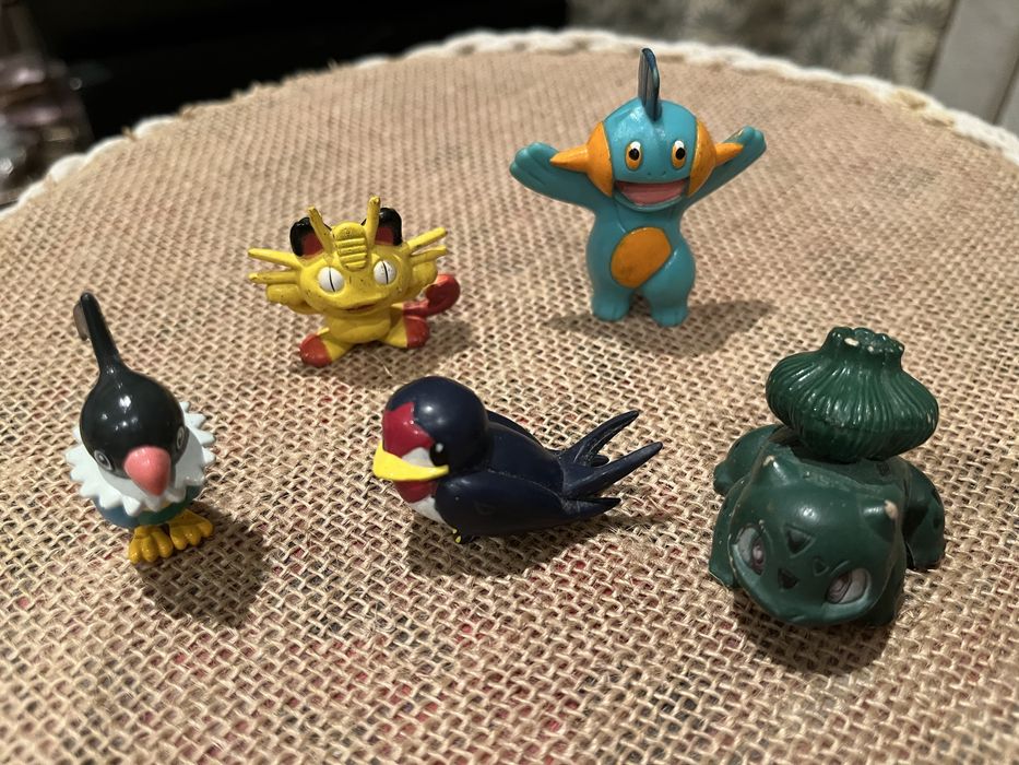 Vendo bonecos pokemons borracha/plastico