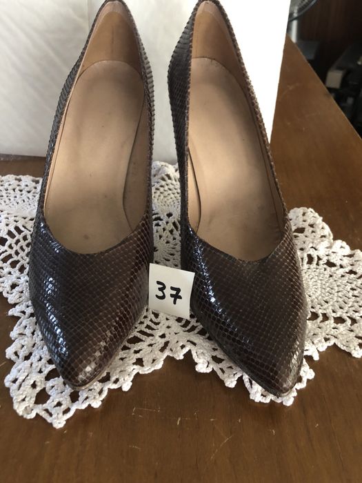 Sapatos Novos em pele autentica de qualidade