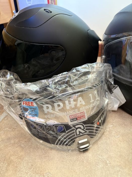 Capacete HJC e intercomunicador Cardo