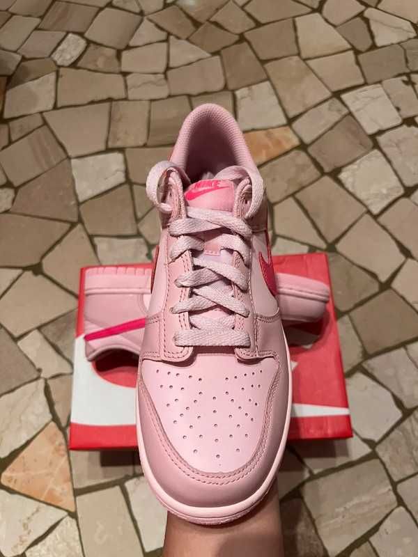 Nike Dunk Low Triple Pink (GS) 37.5