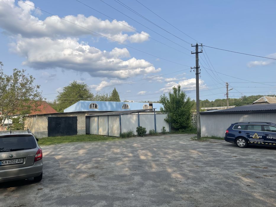 Гараж в гарному місці та стані