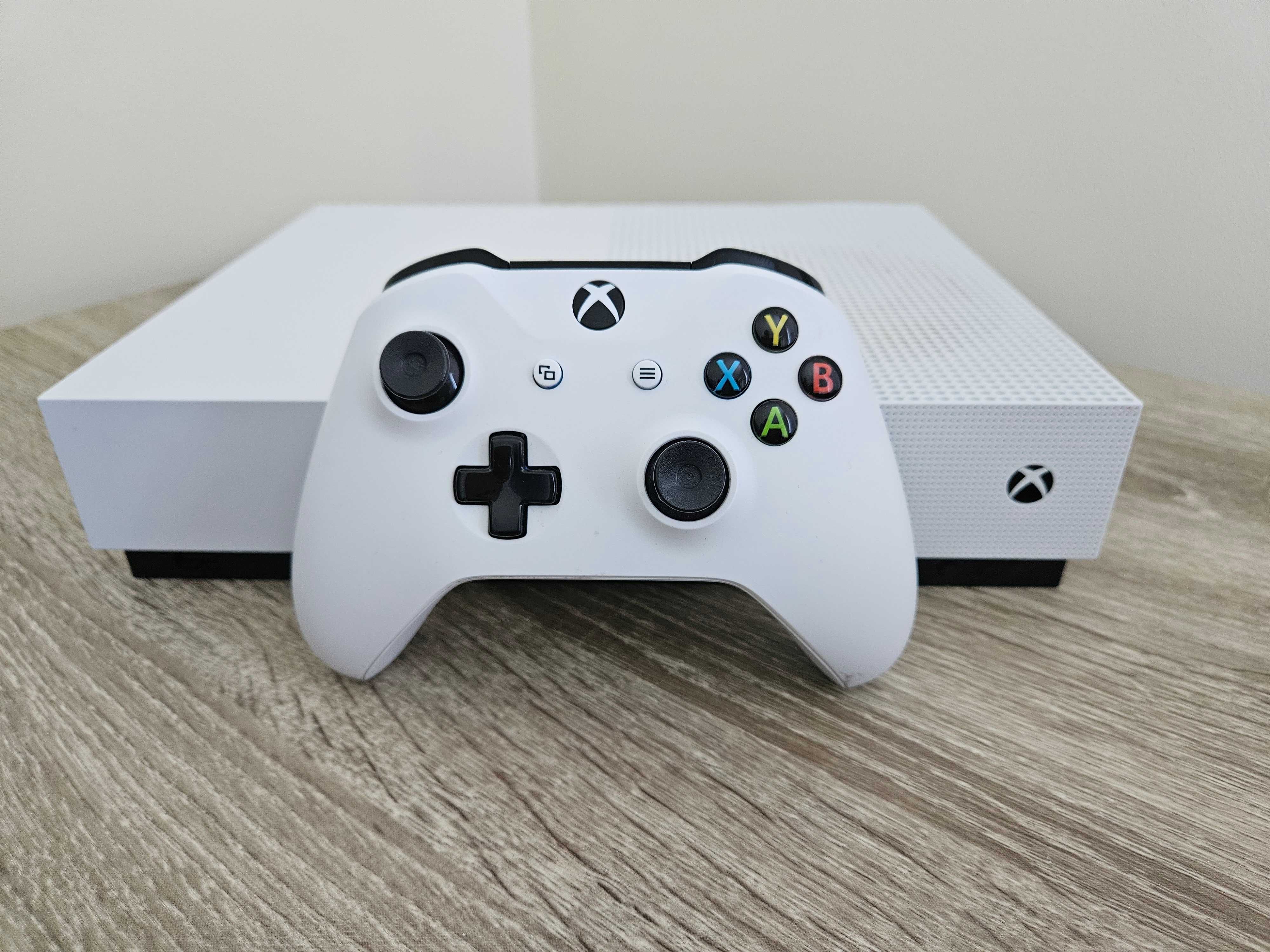 Xbox One S All Digital Edition 1TB 1681 + pad