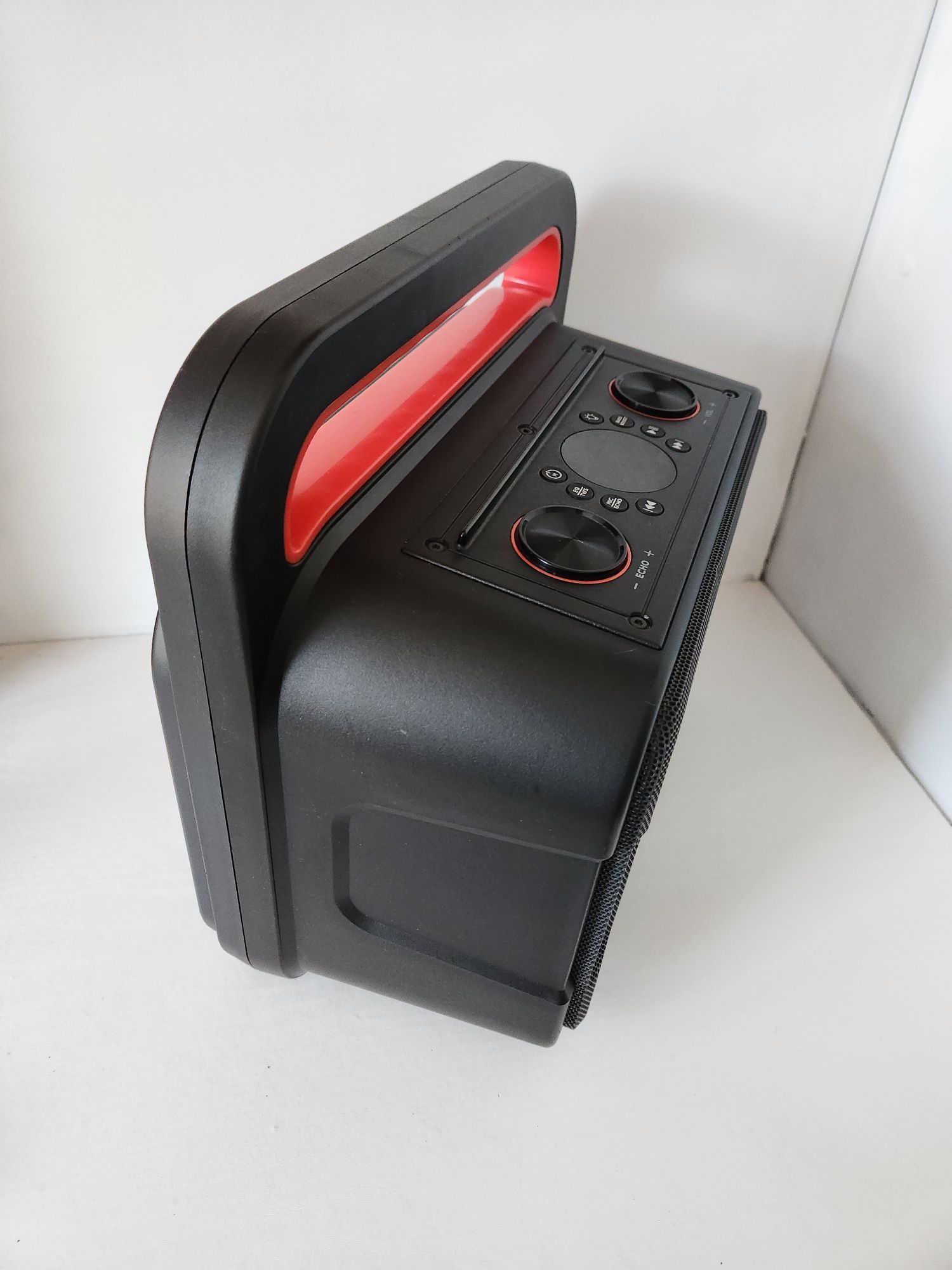 Motorola Partybox - 2 микрофона, Bluetooth 5.0, type-c, FM, Aux, Usb