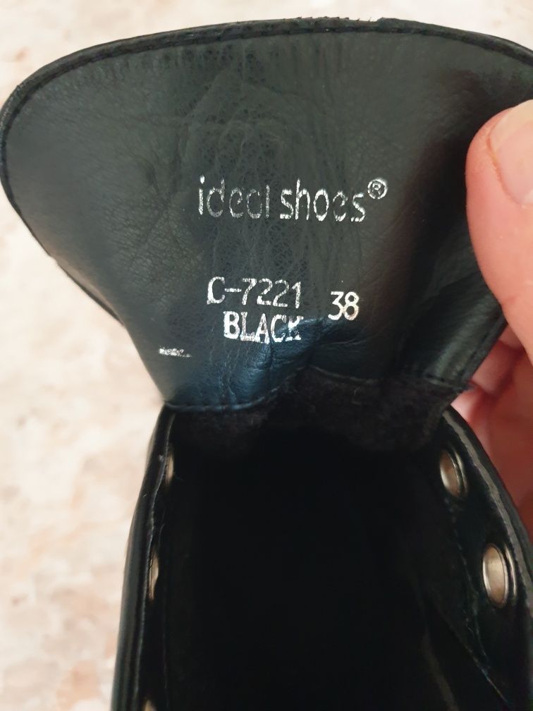 Botas número 38 com perolas