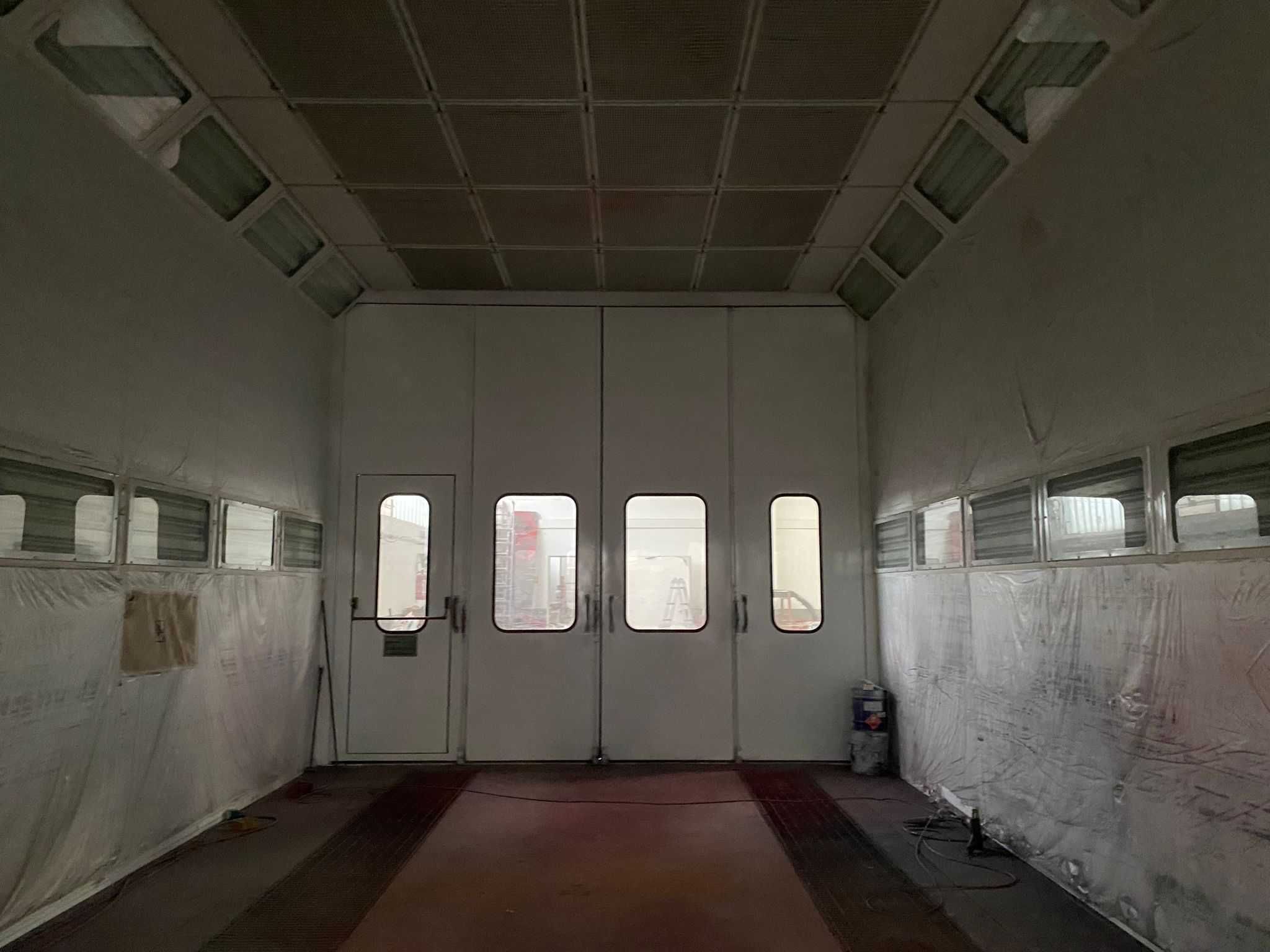 Kabina lakiernicza Saico 10 x 5 x 5 m przejazdowa