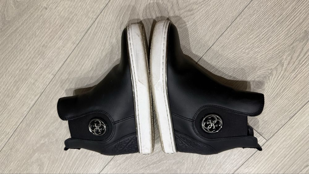 Черевики на платформе 36р. Guess