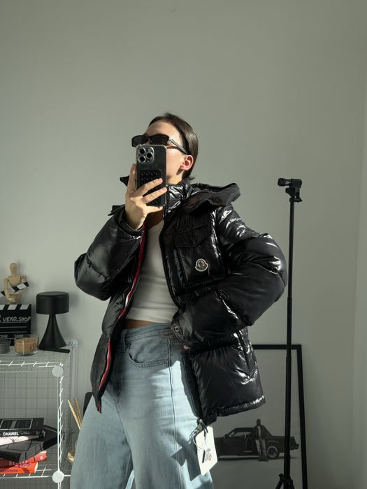 Пухова лакова куртка Moncler