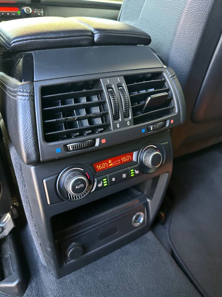 BMW X5M 2011 official