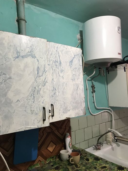 Продаж кімнати на Молодіжній