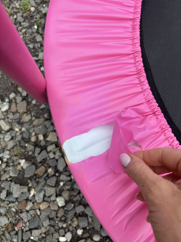 Mini trampolina z uchwytem, poręczą, dla dzieci.