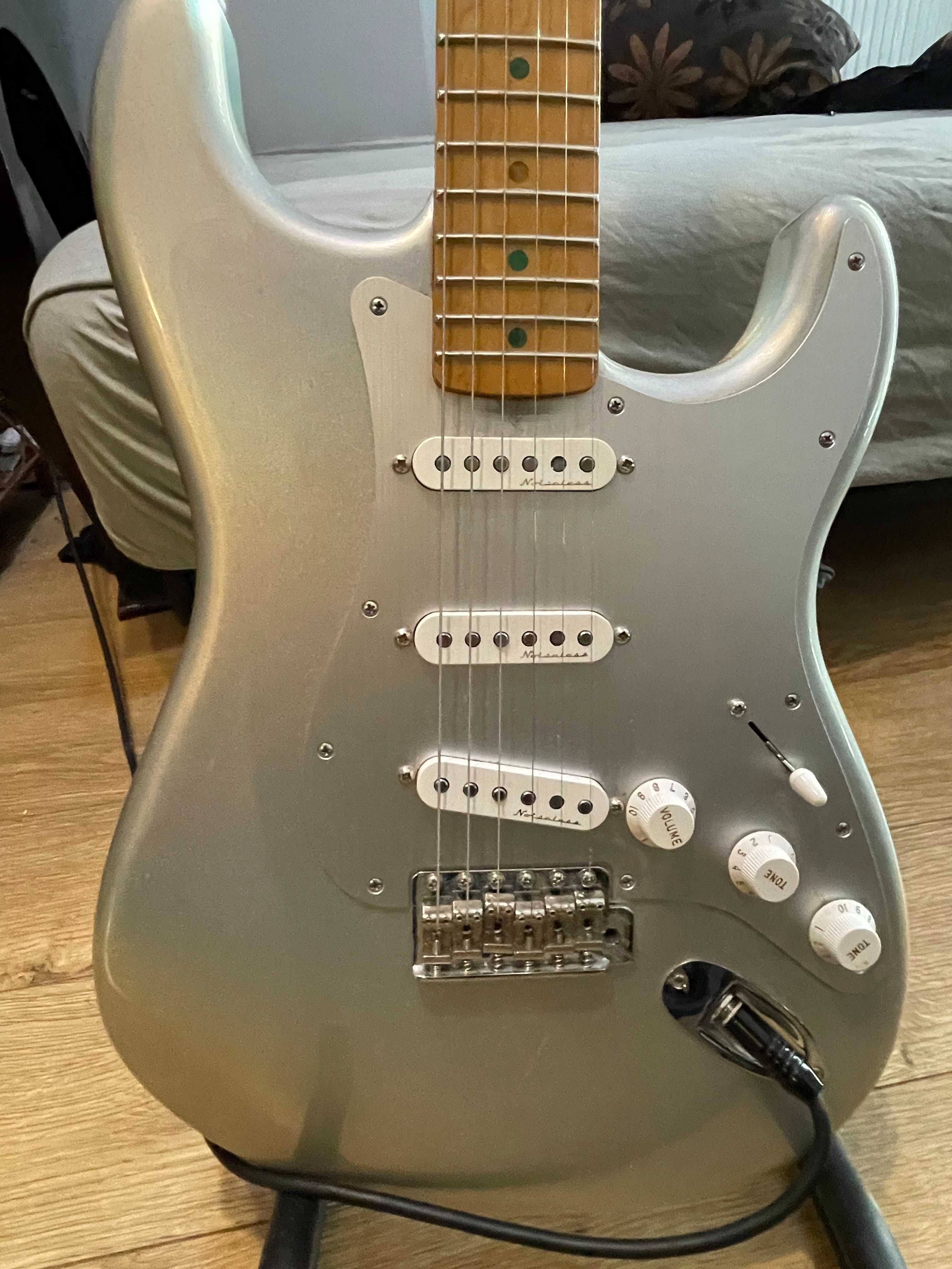 Gitara elektryczna Fender Artist H.E.R. Stratocaster MN CHRM GLW