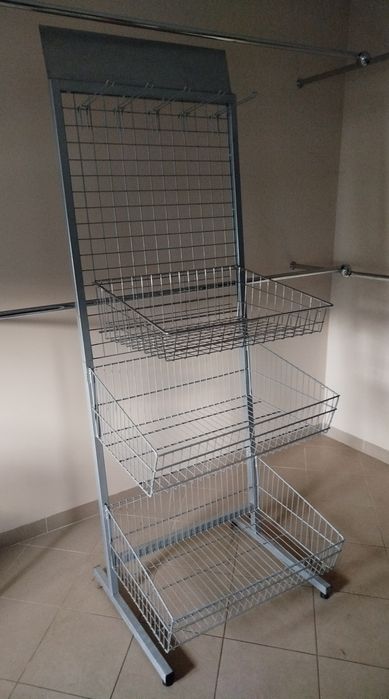 Ekspozytur z koszami