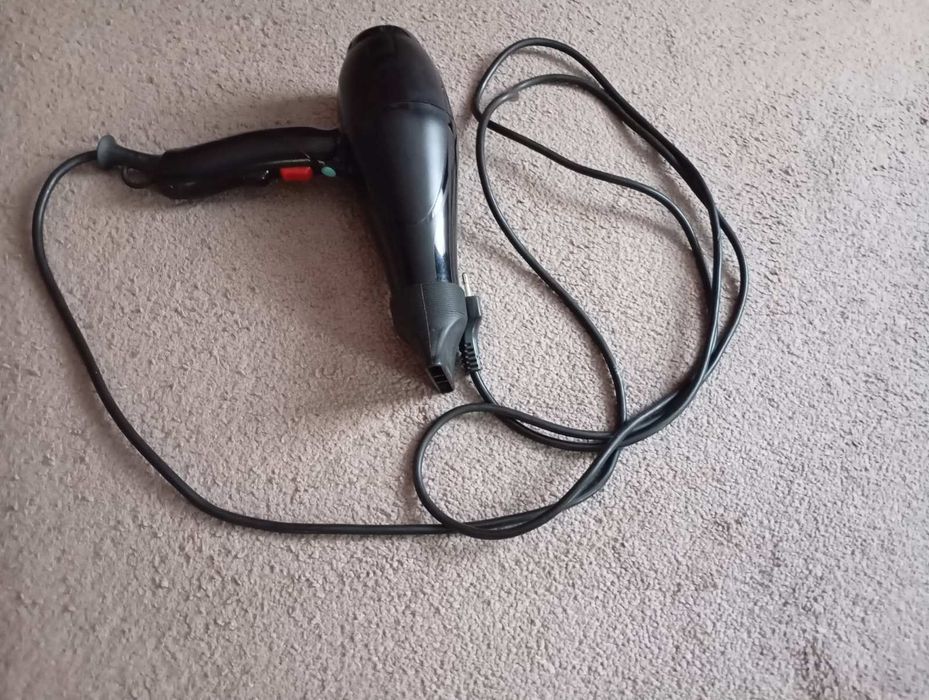 Професійний фен BABYLISS PRO, В подарунок насадки до машинки