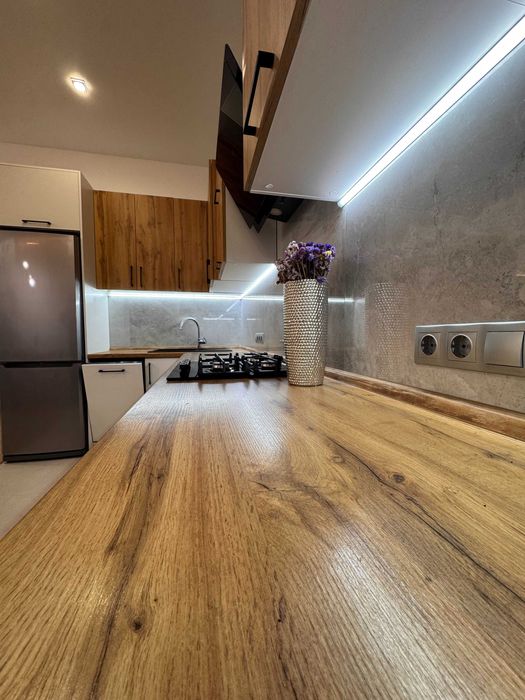 Сучасний котедж з ремонтом у районі Щасливого!