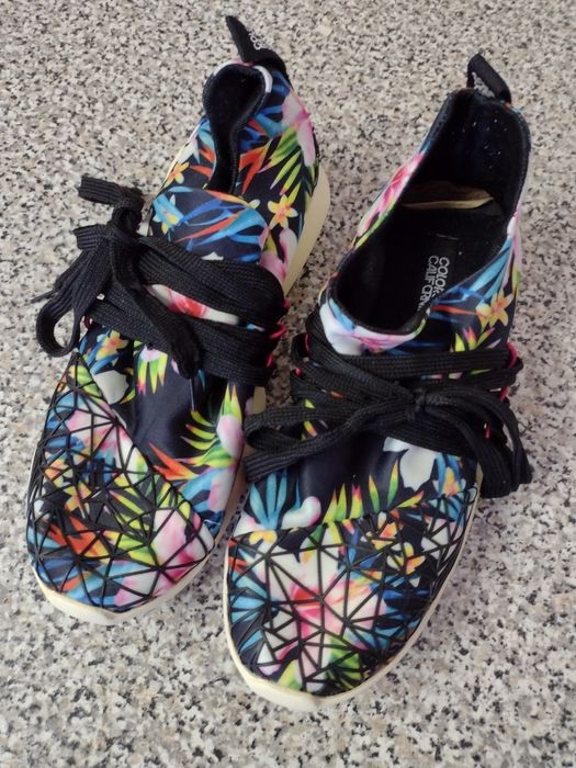 Sapatilhas Colors of California 

Tamanho 38

Usadas algumas vezes

Ve