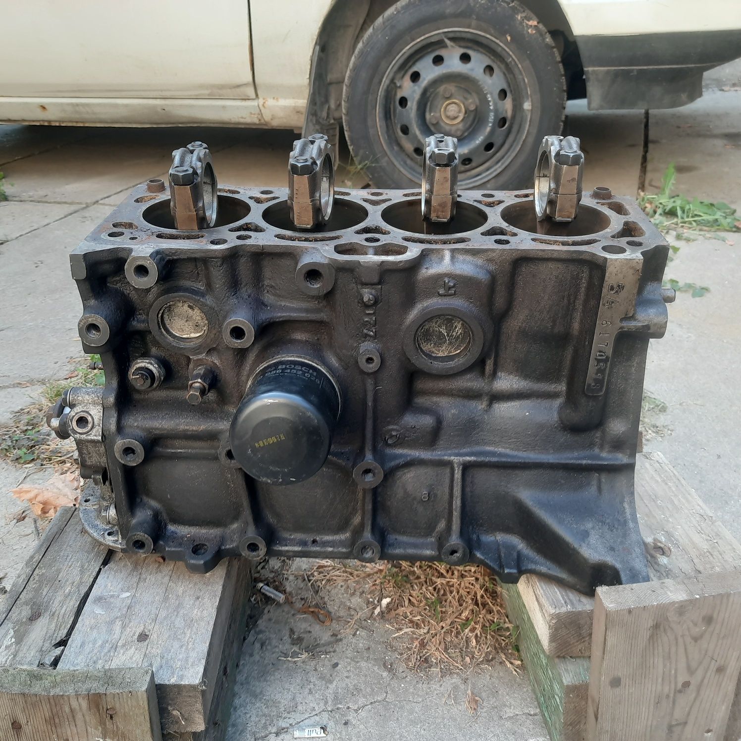 Продам тойота карина 1984г по запчастям, двигатель 3а коробка автомат