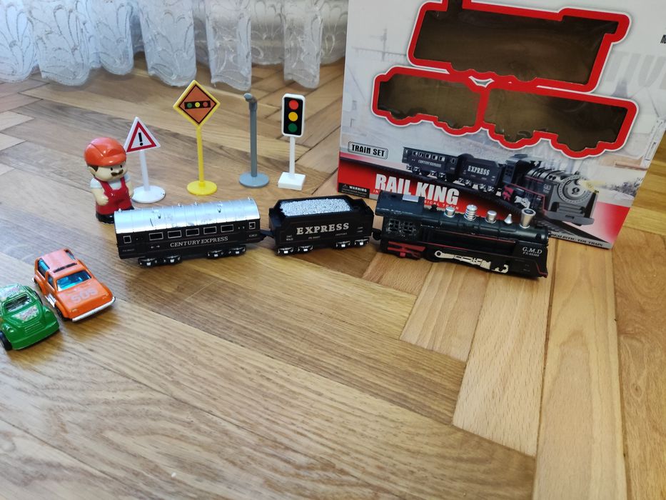 Пластиковий поїзд