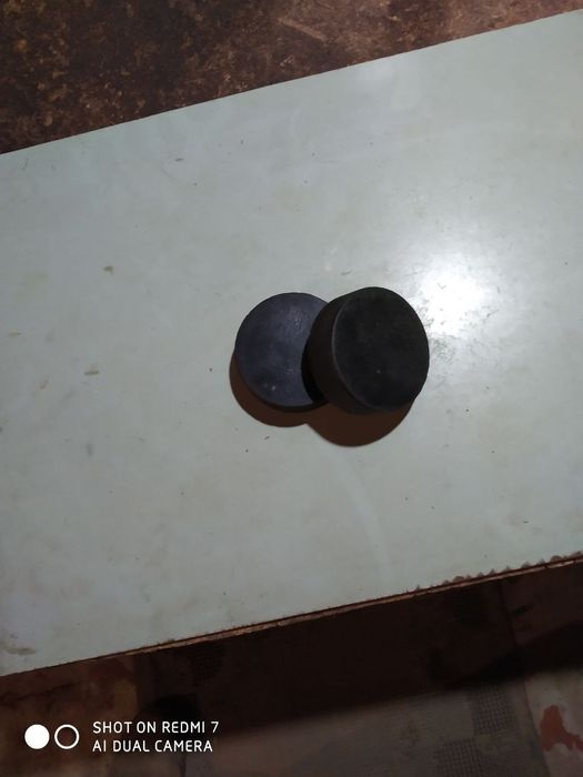 Продам хокейную шайбу