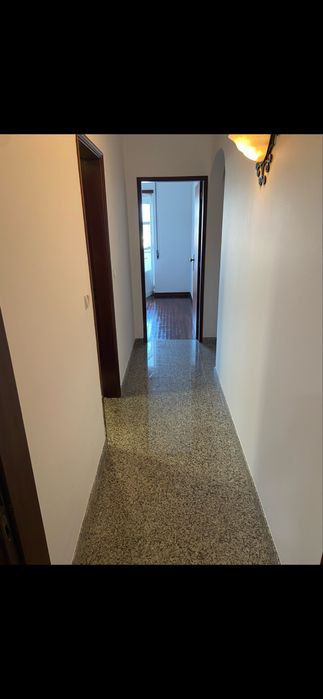 Apartamento T2 com lareira, marquise e vista desafogada