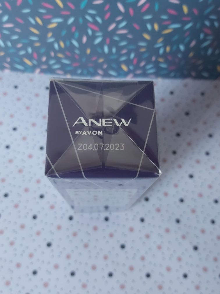 Liftingująco-napinający Serum do twarzy z Avon 30 ml. Platinum 55 +