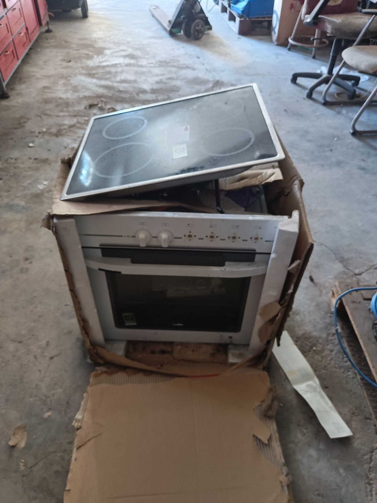 Forno com placa eléctrica